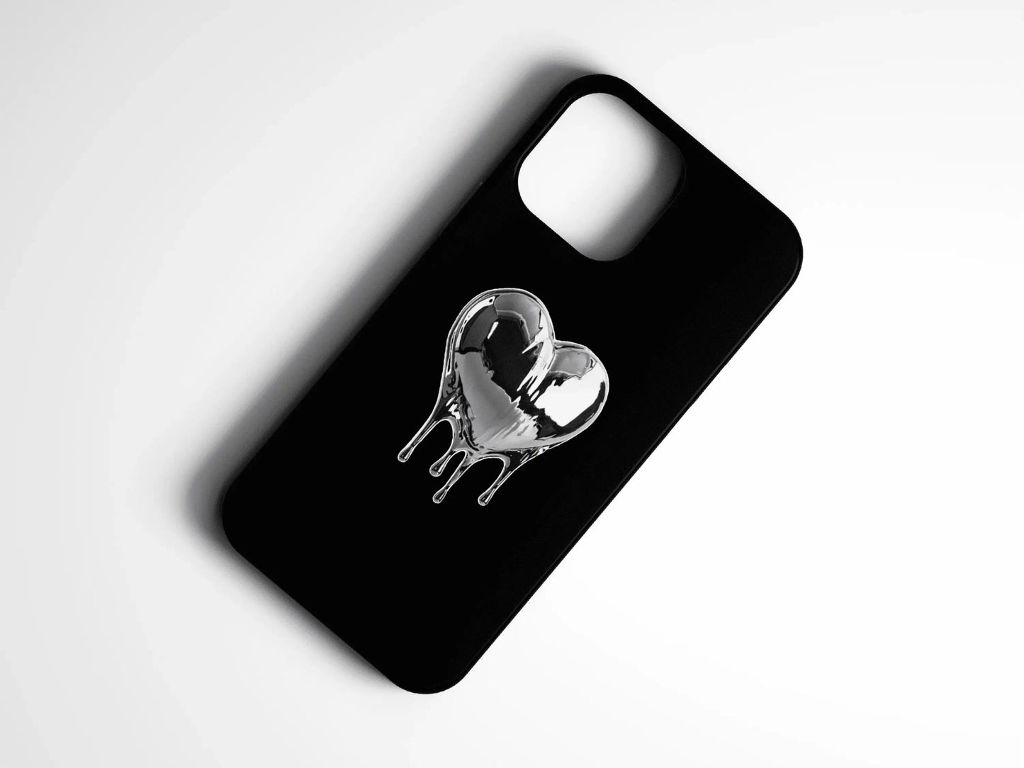 Siyah arka planda krom eriyen kalp desenli şık telefon kılıfı