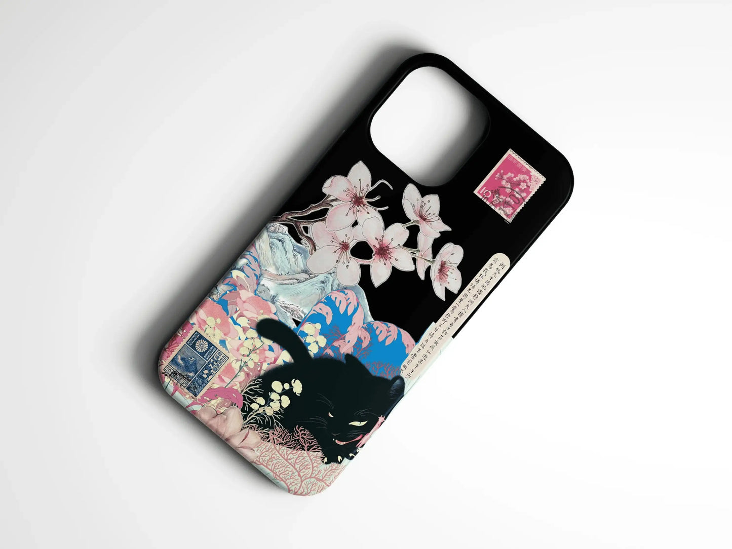 Siyah zeminli, çiçek desenli, siyah kedi baskılı telefon kılıfı, modern tasarım.