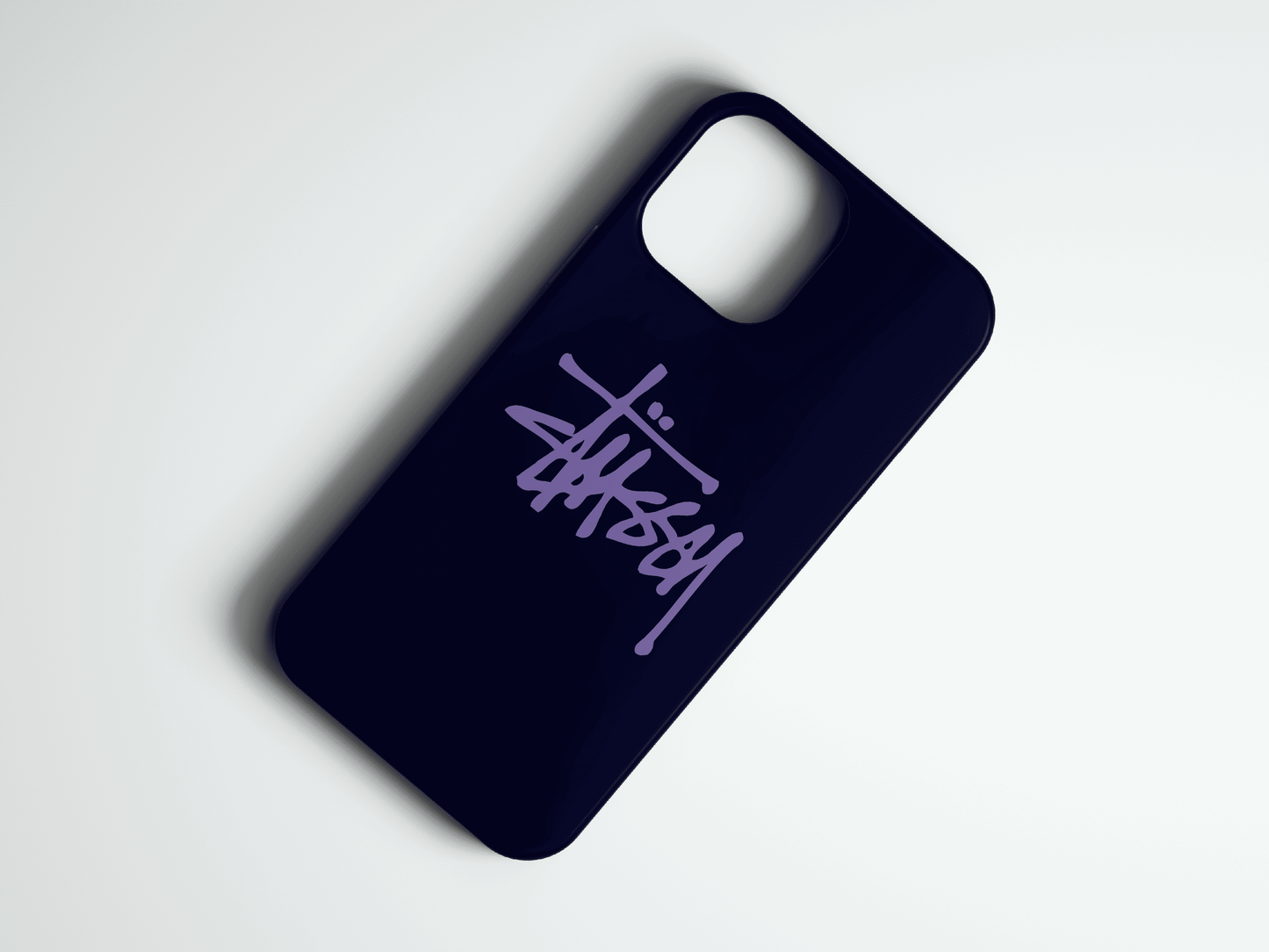 Siyah zemin üzerine mor graffiti yazılı telefon kılıfı, modern tasarım