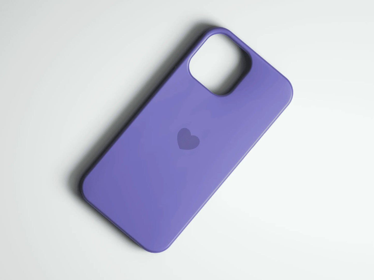 Mor kalp desenli düz iPhone kılıfı, modern ve şık tasarım