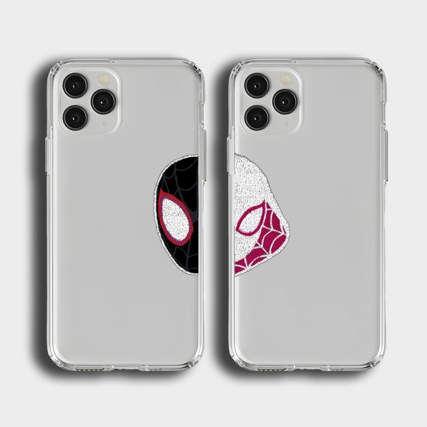 Şeffaf, ikili Spider temalı telefon kılıfları, siyah ve beyaz maske desenli.