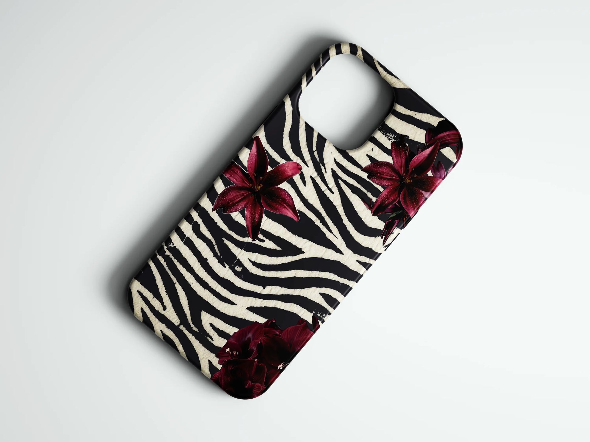 Zebra desenli ve bordo çiçekli telefon kılıfı, şık koruyucu aksesuar